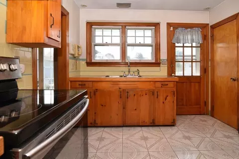 213 Lewis, Fall River, MA 02724 photo 9