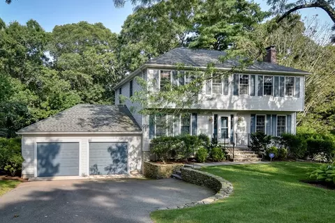19 Coachman Ln, Natick, MA 01760