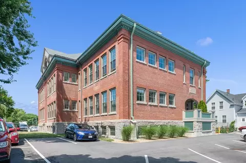 120 Maplewood Ave #203, Gloucester, MA 01930