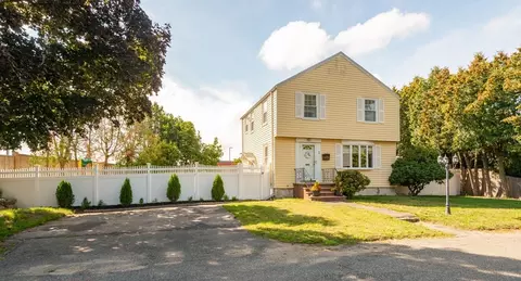 3 Farmland Rd, Saugus, MA 01906