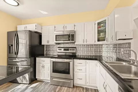 41 Foundry St #15-7, Easton, MA 02375