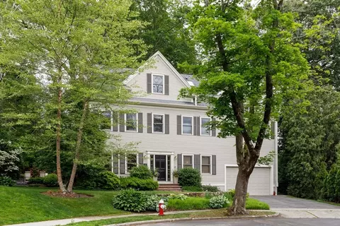 11 Bunny Cir, Newton, MA 02458
