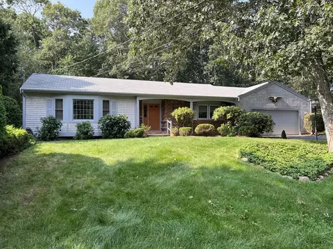 273 Huckins Neck Rd, Barnstable, MA 02632