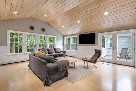 257 Central St # r, Hingham, MA 02043