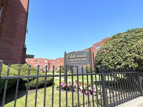 18 Ashland St #2R, Worcester, MA 01609