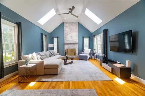 1 Jennison Cir, Natick, MA 01760