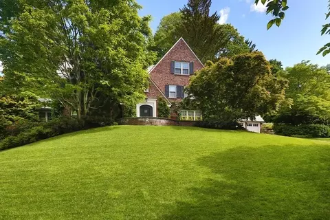 180 Kent Rd, Newton, MA 02468