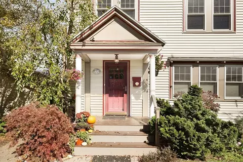25 Green St, Marblehead, MA 01945