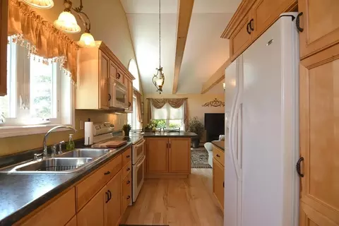 98 Gladding Ln, Sturbridge, MA 01518 photo 17