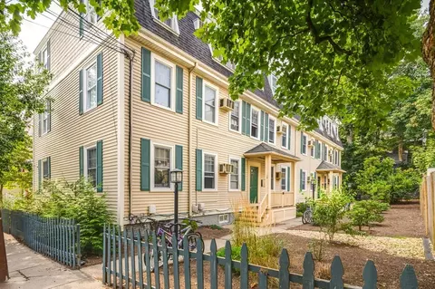 18-20 Roberts St, Brookline, MA 02445
