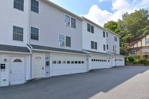 3 Princeton St #3, Worcester, MA 01610
