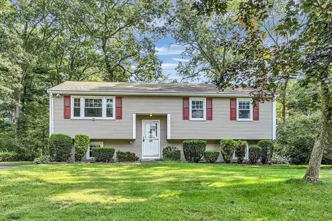 27 Sunset Dr, Medway, MA 02053