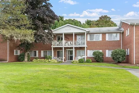 25 Bayberry Dr #4, Sharon, MA 02067