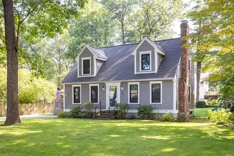 39 Hawthorne Rd, Leominster, MA 01453