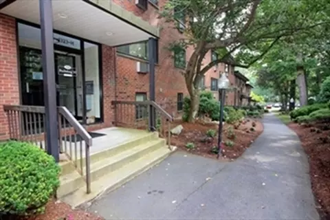1323 Worcester Rd #G11, Framingham, MA 01701