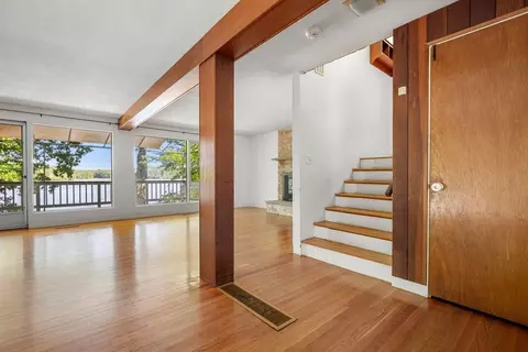 7 Bacon St, Wellesley, MA 02482 photo 4