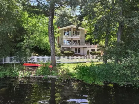 7 Bacon St, Wellesley, MA 02482 photo 2