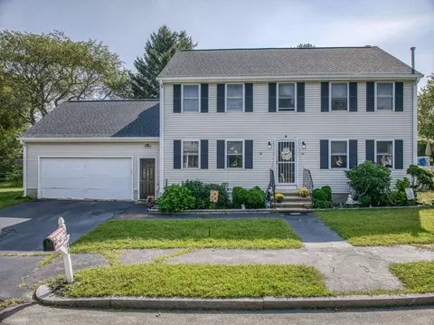 44 Calumet St, Salem, MA 01970