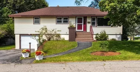 14 Circle Rd, Lowell, MA 01852