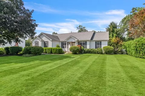7 Westwood Dr, Westfield, MA 01085