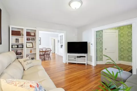 10 Saint Rose St #1, Jamaica Plain, MA 02130