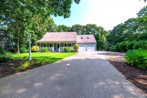 14 Cold Spring Ln, Falmouth, MA 02536