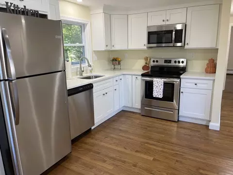 6 Woodcrest Dr, Wakefield, MA 01880