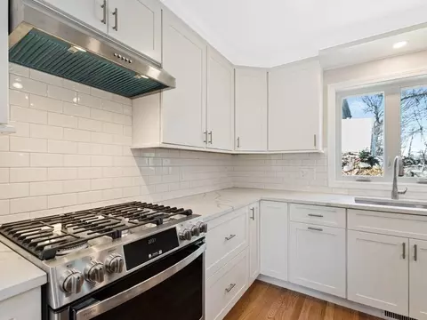 39 Circle Dr, Waltham, MA 02453 photo 9
