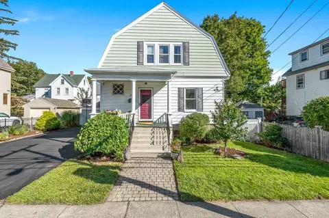 31 Gould St, Wakefield, MA 01880