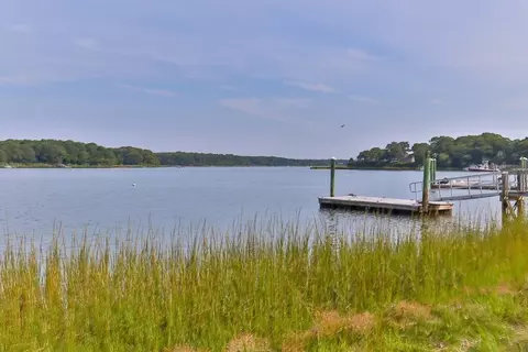 137 Summersea Rd, Mashpee, MA 02649