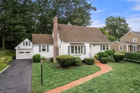 137 Ledgewood Rd, Dedham, MA 02026