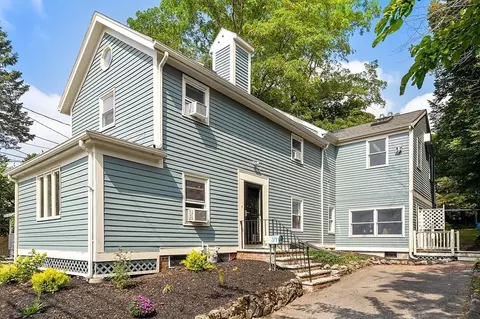 54 Woburn St, Lexington, MA 02420