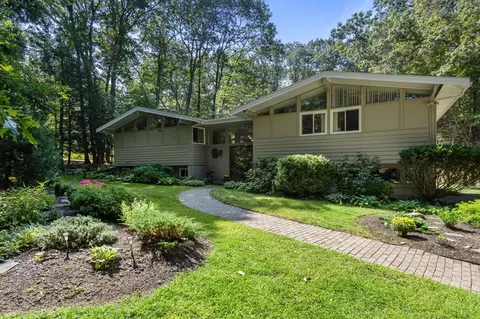 10 Indian Ridge Rd, Natick, MA 01760