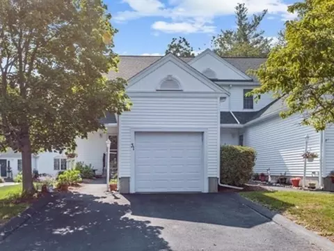 31 Robin Ln #31, Rockland, MA 02370