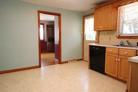 19 Freeman Ave, Saugus, MA 01906 photo 5
