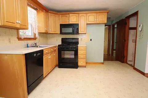 19 Freeman Ave, Saugus, MA 01906 photo 4