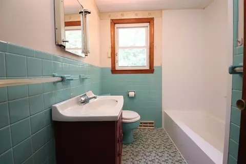 19 Freeman Ave, Saugus, MA 01906 photo 12