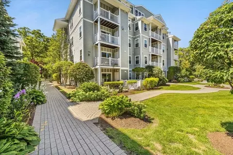 1100 Vfw Pkwy #101, Boston, MA 02132