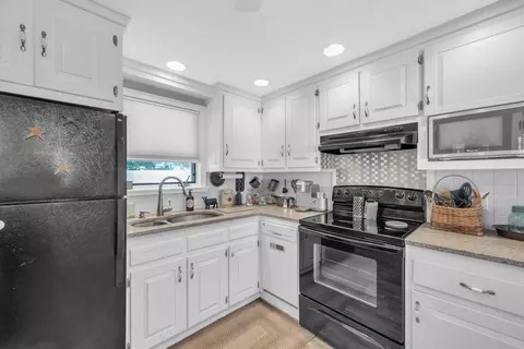 60 Westbrook Dr, Springfield, MA 01129 photo 8