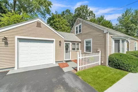 60 Westbrook Dr, Springfield, MA 01129
