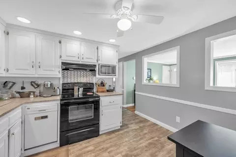 60 Westbrook Dr, Springfield, MA 01129 photo 9