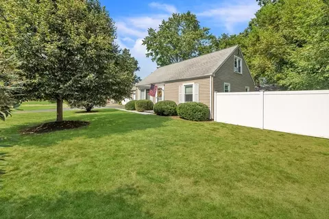 60 Westbrook Dr, Springfield, MA 01129 photo 2