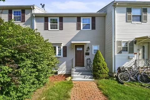 38 Warebrook Vlg, Ware, MA 01082