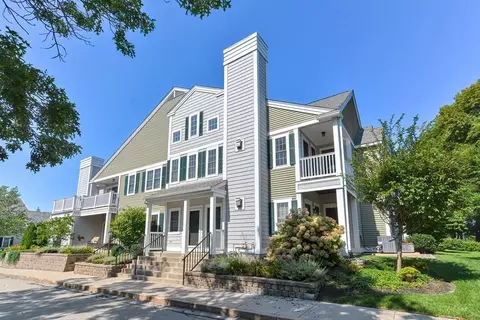 10 Village Dr #10, Quincy, MA 02169