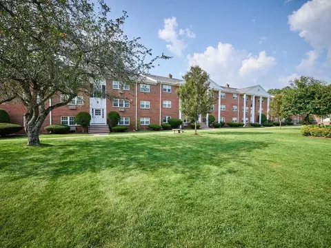 13 Old Colony Ln #13-7, Arlington, MA 02476