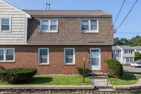 34 Rockingham St #A, Lowell, MA 01852