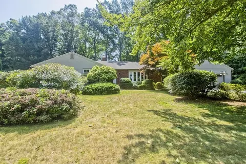 389 Inverness Ln, Longmeadow, MA 01106