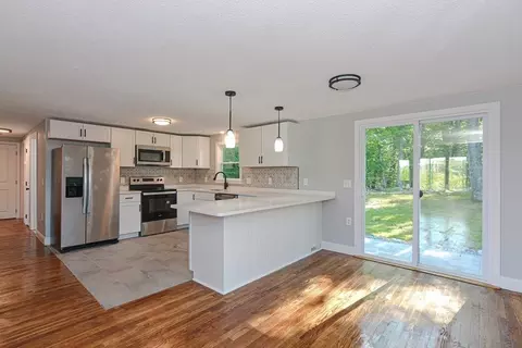 32 Carousel Dr, Millbury, MA 01527