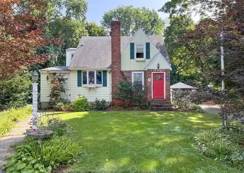 1 Washington Ter, Walpole, MA 02032