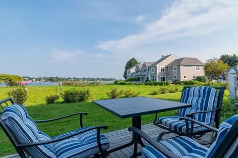 23 Harbourside Rd #23, Quincy, MA 02171